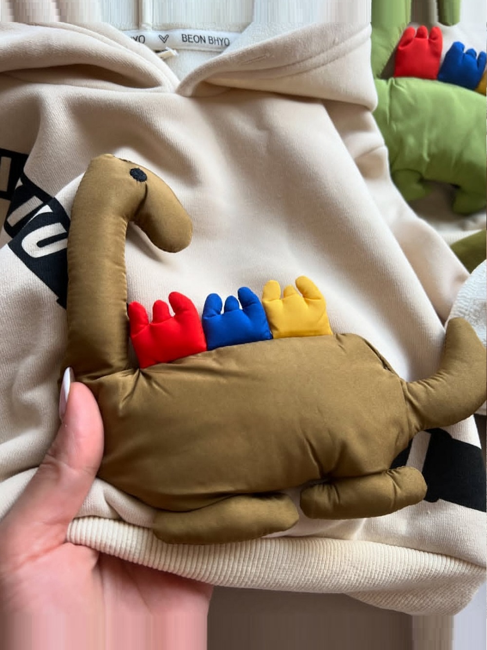 تصویر شماره 3 از ست دوتیکه هودی شلوار داینو