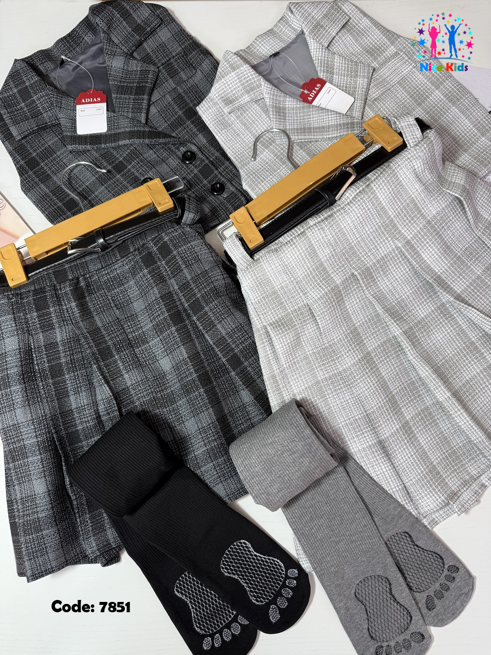 تصویر شماره 1 از ست سه تکه (جلیقه   دامن   کمربند) دخترانه