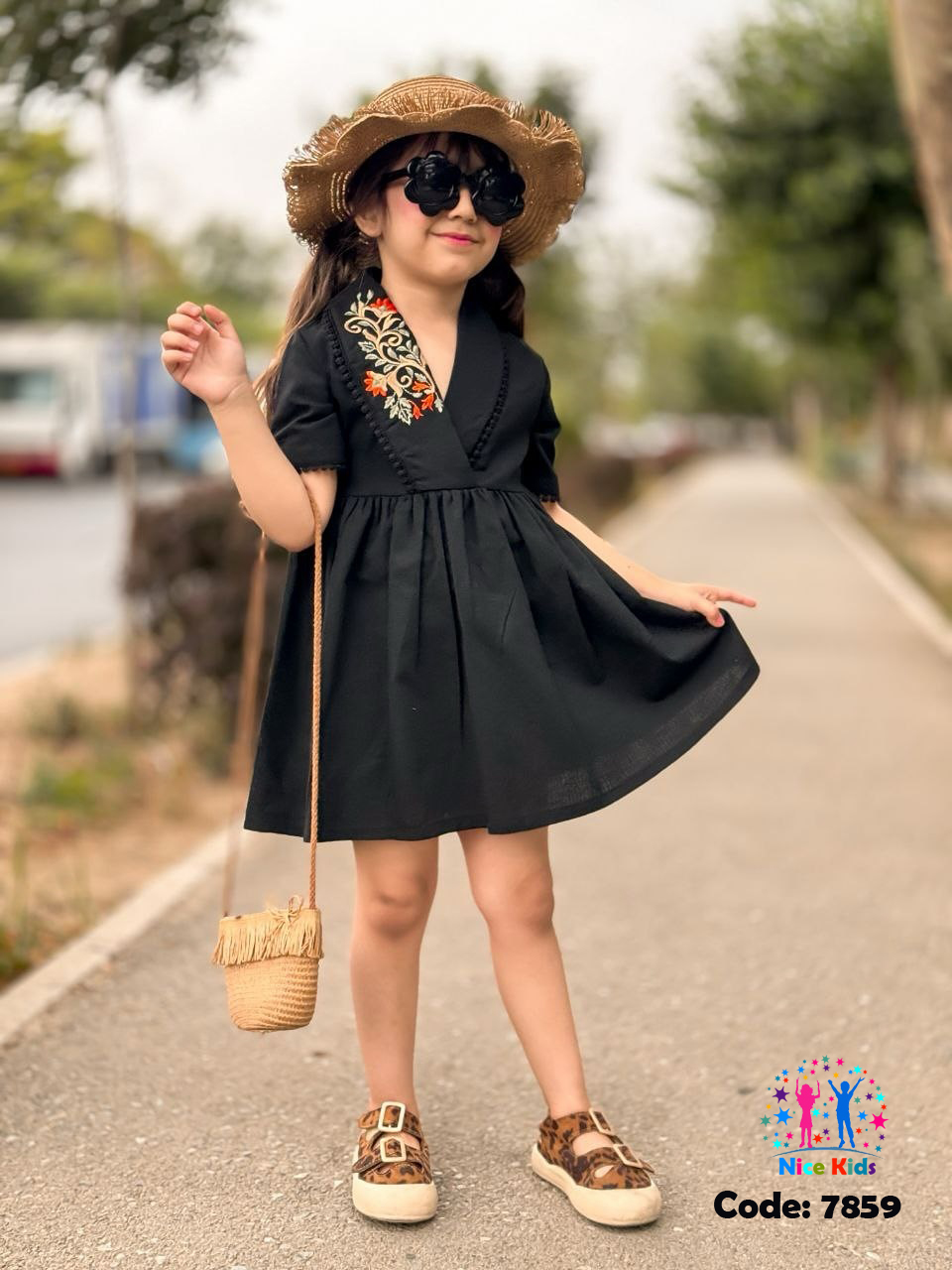 تصویر شماره 2 از پیراهن یقه آرشال همراه با گلدوزی پرتراکم