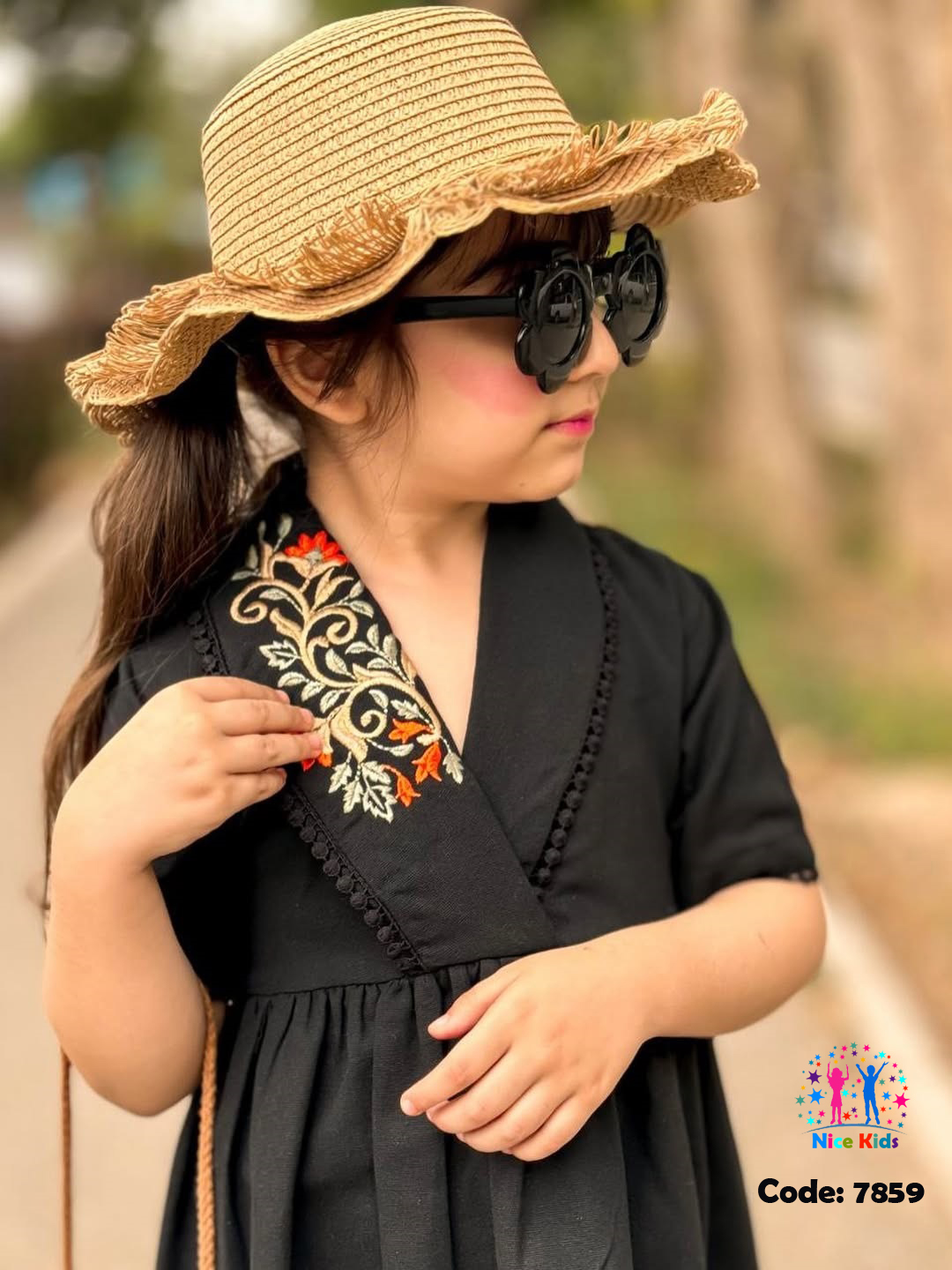 تصویر شماره 3 از پیراهن یقه آرشال همراه با گلدوزی پرتراکم