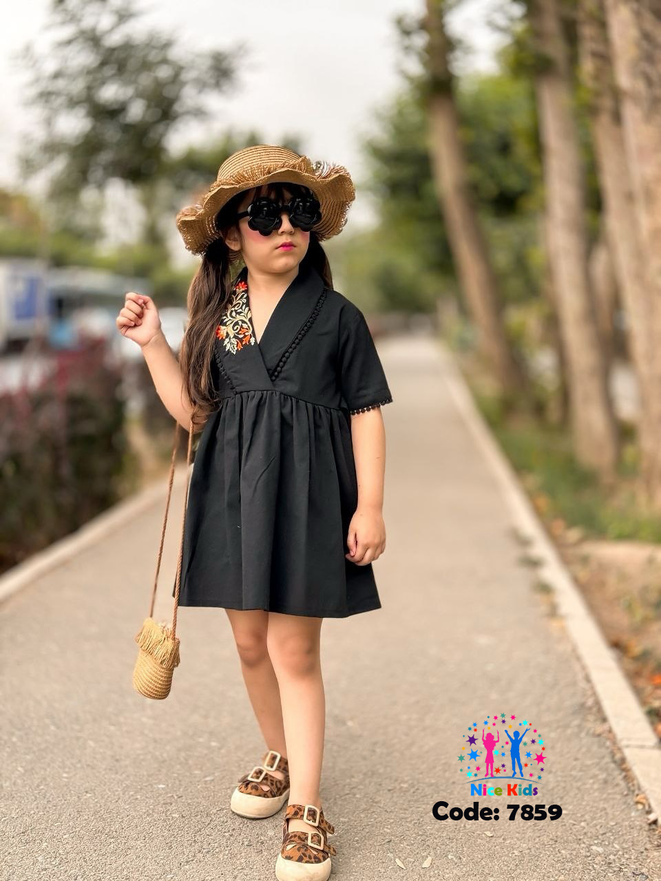 تصویر شماره 5 از پیراهن یقه آرشال همراه با گلدوزی پرتراکم