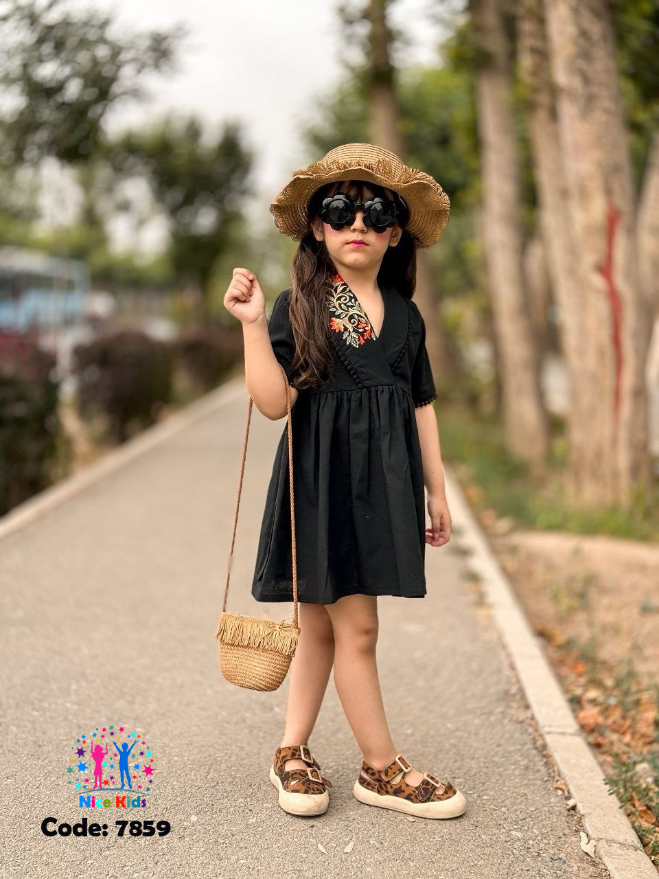 تصویر شماره 6 از پیراهن یقه آرشال همراه با گلدوزی پرتراکم