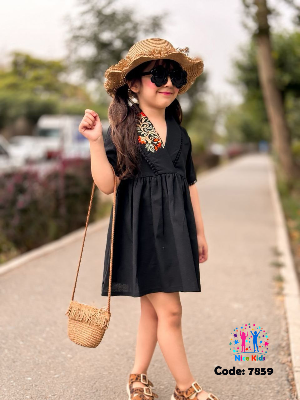 تصویر شماره 7 از پیراهن یقه آرشال همراه با گلدوزی پرتراکم